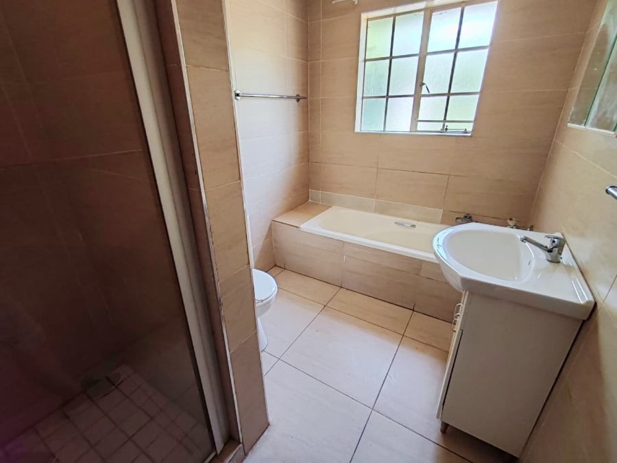 3 Bedroom Property for Sale in Kannoniers Park North West